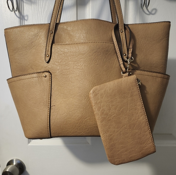 Kelly & Katie Handbags - Kelly And Katie Tan Women's Tote Bag Set
